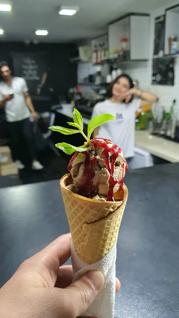 icecream scoop with mint